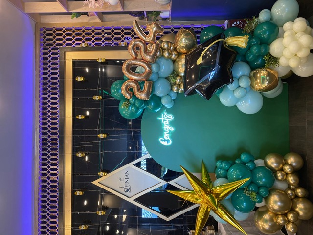 Emerald Graduation Balloon arch