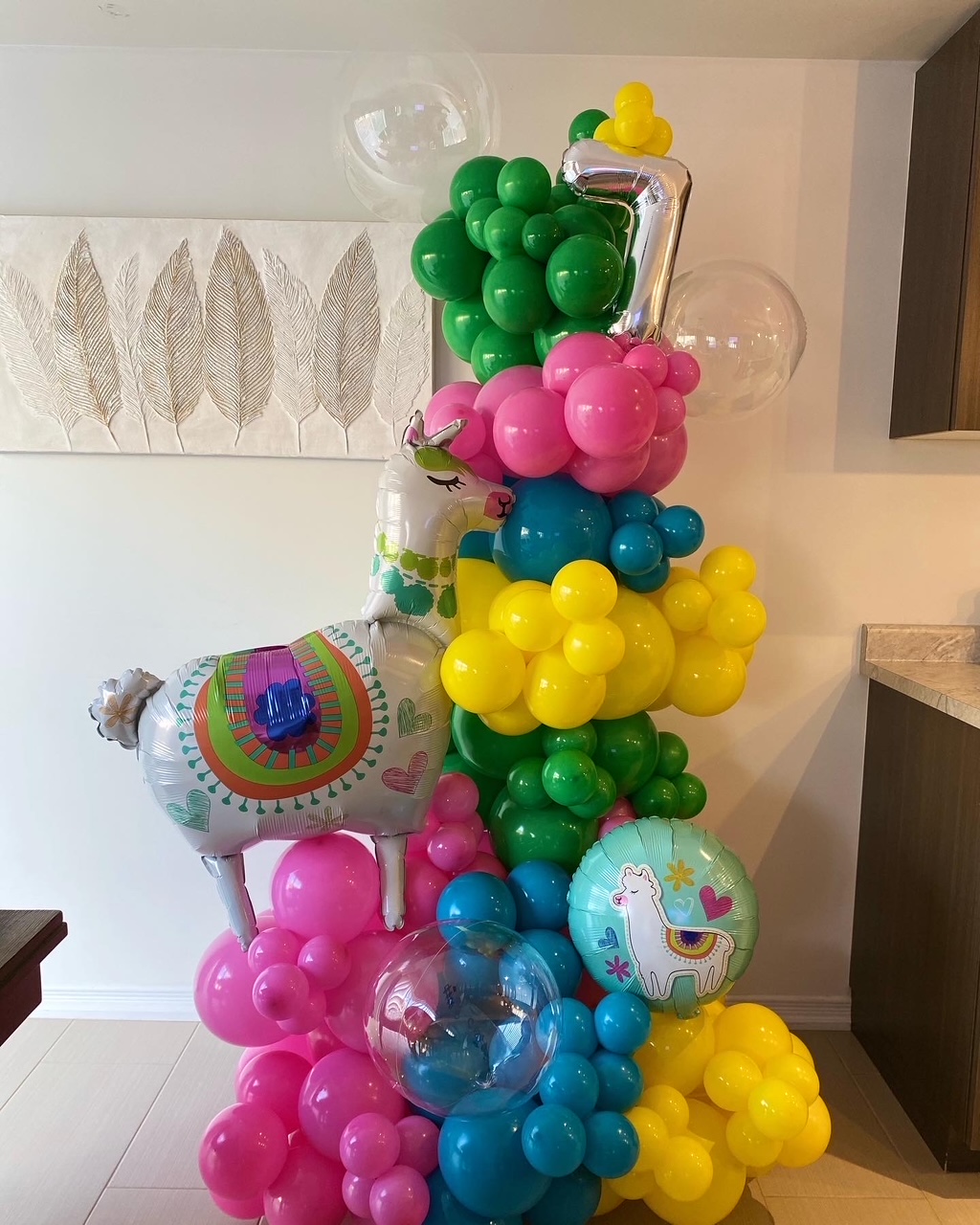 Customised free standing balloon garland